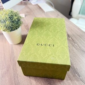 Gucci empty shoe box with ribbon